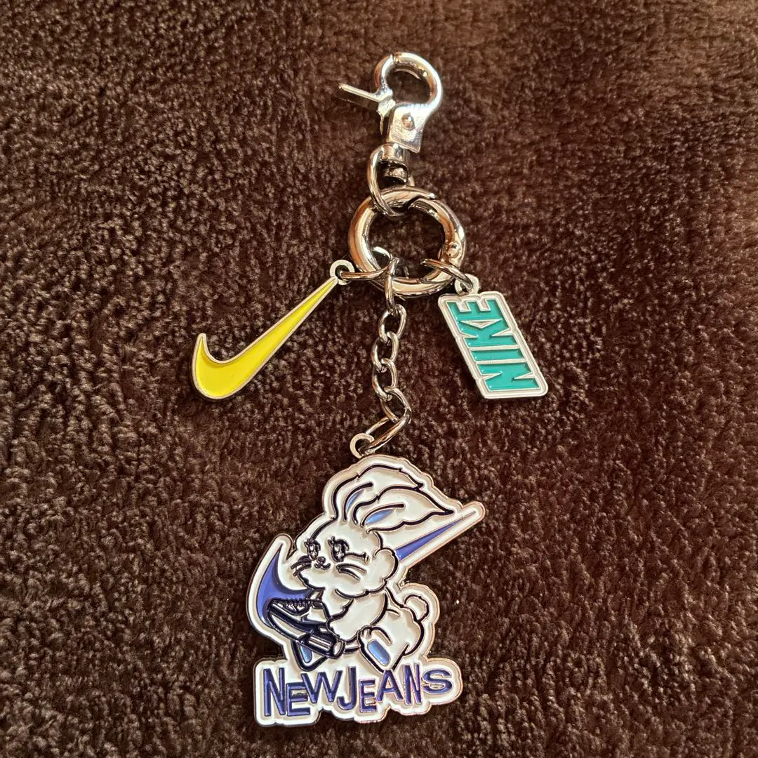 2026年最新】NEWJeans キーホルダー nikeの人気アイテム - メルカリ