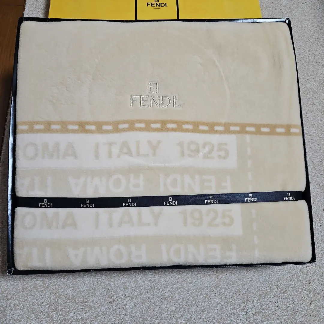 2026年最新】フェンディ綿毛布の人気アイテム - メルカリ