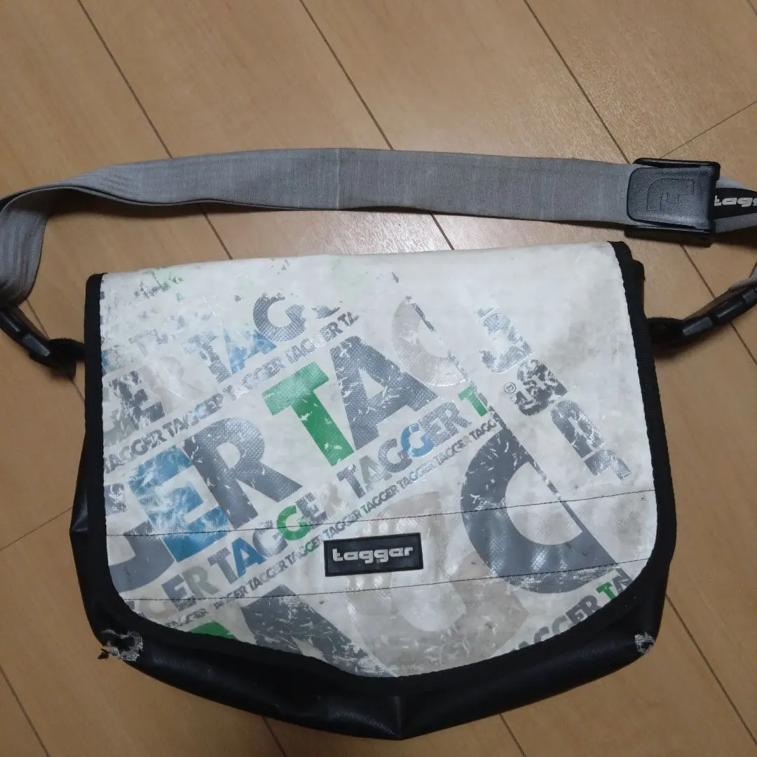 2026年最新】tagger メッセンジャーバッグの人気アイテム - メルカリ