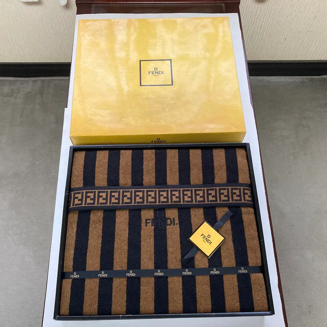 2026年最新】Fendi 布団・毛布の人気アイテム - メルカリ