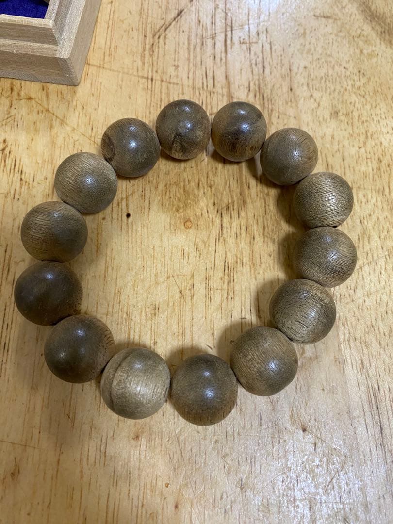 沈香 数珠 香木 カリマンタン産 限定品の香木「沈香」の腕輪念珠・数珠をご紹介します - 非常に希少な