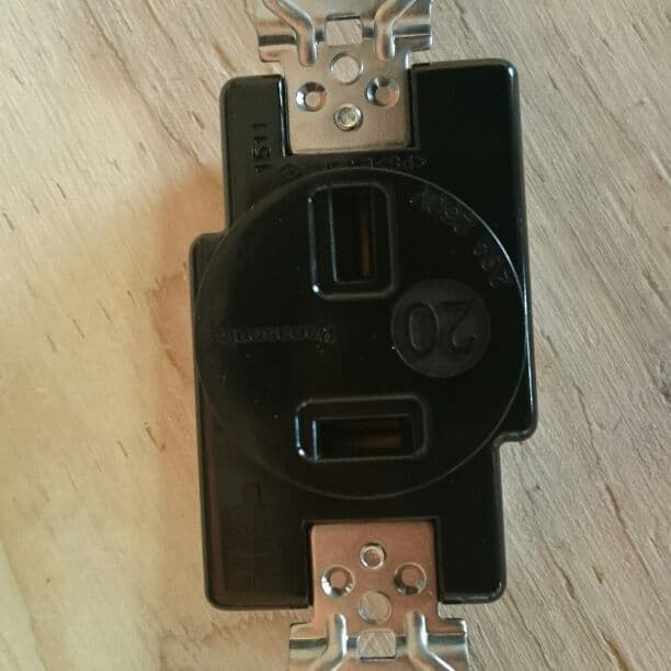 コンセント コンセントバー（200V 20A） DZ シリーズ DZ-2002006CS｜19インチ