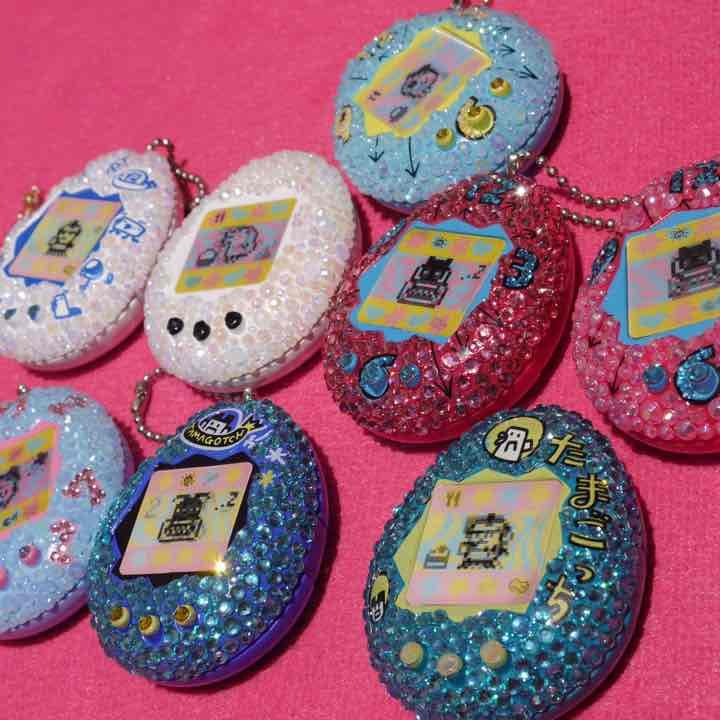 可愛すぎる たまごっち！デコケース❤︎絆創膏付き - メルカリ