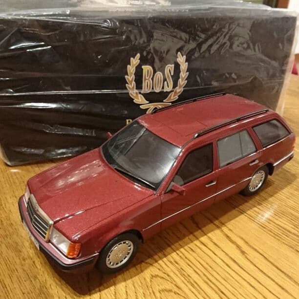 すんたんさん。専用メルセデス・ベンツ 1/18ミニカー w124ワゴン前期
