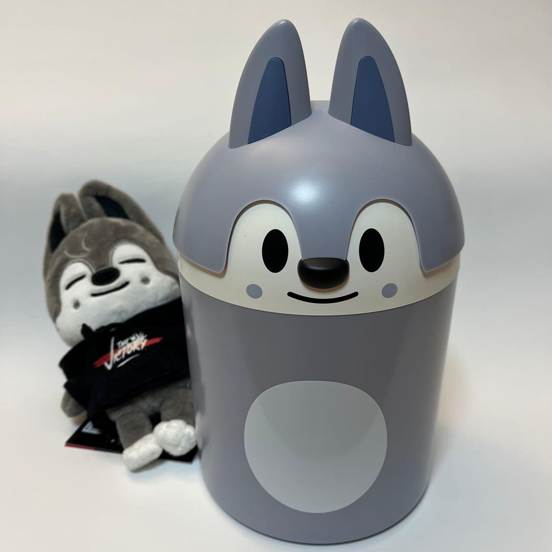 SKZOO ミニぬいぐるみ 卓上ゴミ箱 Wolf Chan ウルフチャン - メルカリ