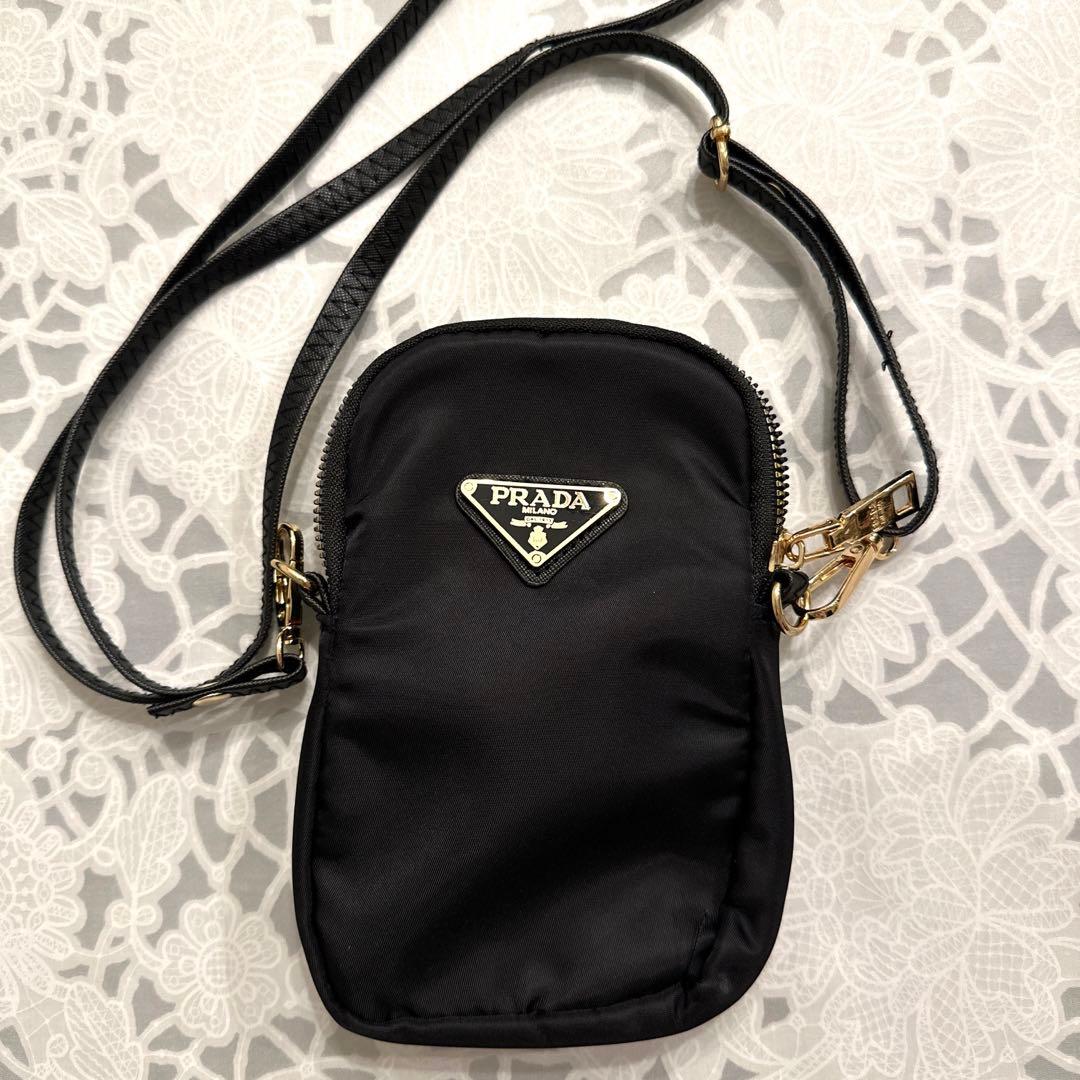 PRADA ノベルティ スマホショルダー - メルカリ