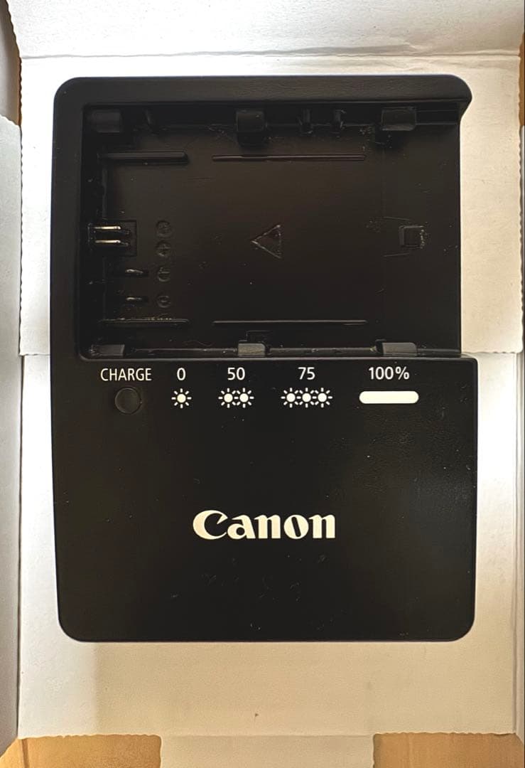 EOS80D ボディのみ 予備バッテリー1個&32GBのSDカード付き - デジタル