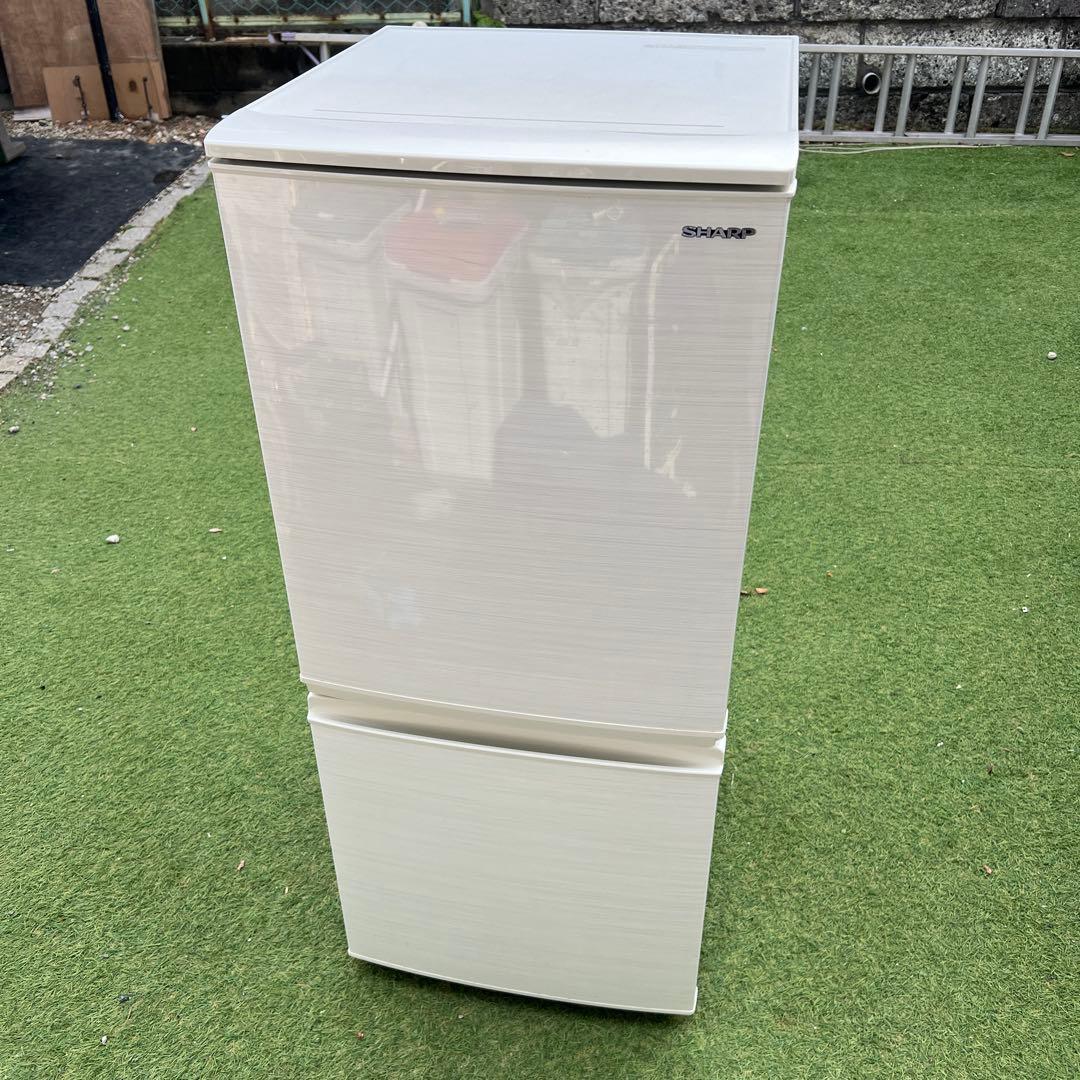 横浜市内配達】2020年製 シャープ 137L 冷蔵庫 左右付け替え可能ドア②
