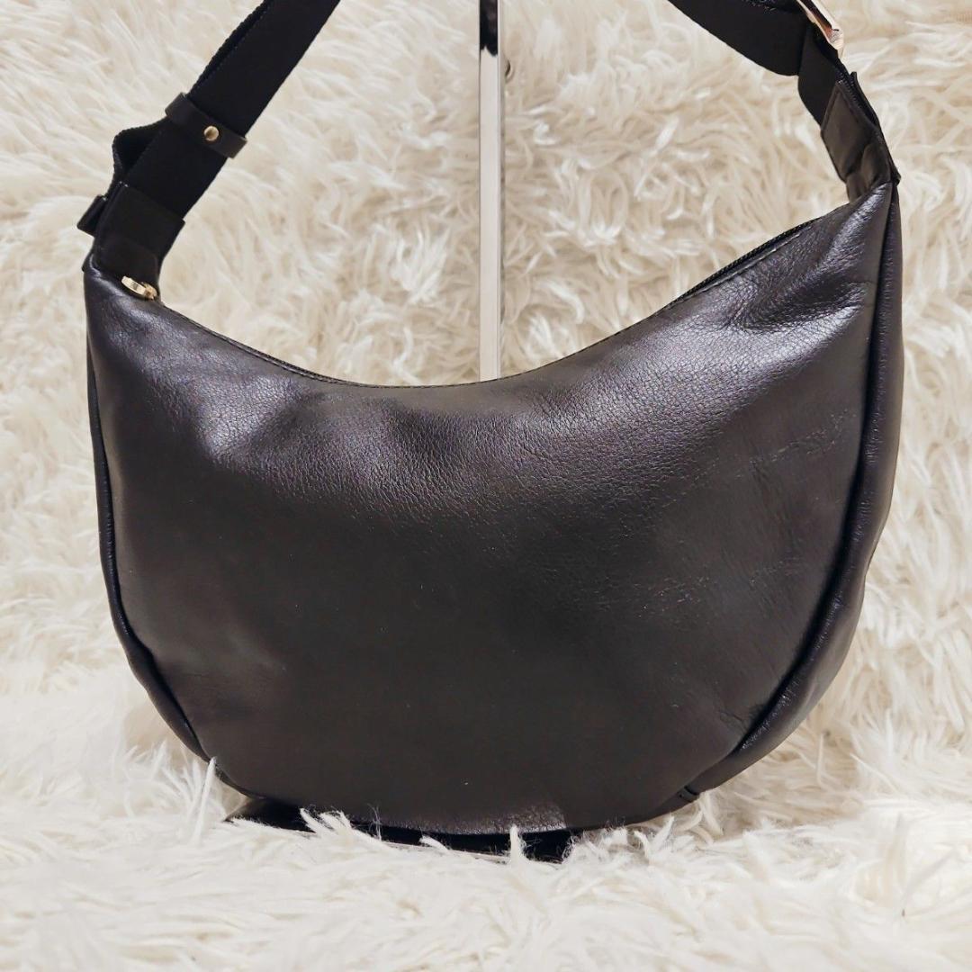 russet ソフトレザー ラウンドショルダーバ ッグ 肩掛け ハーフムーン 黒 3/4～価格改定》ソフトレザーラウンドショルダーバッグ | russet