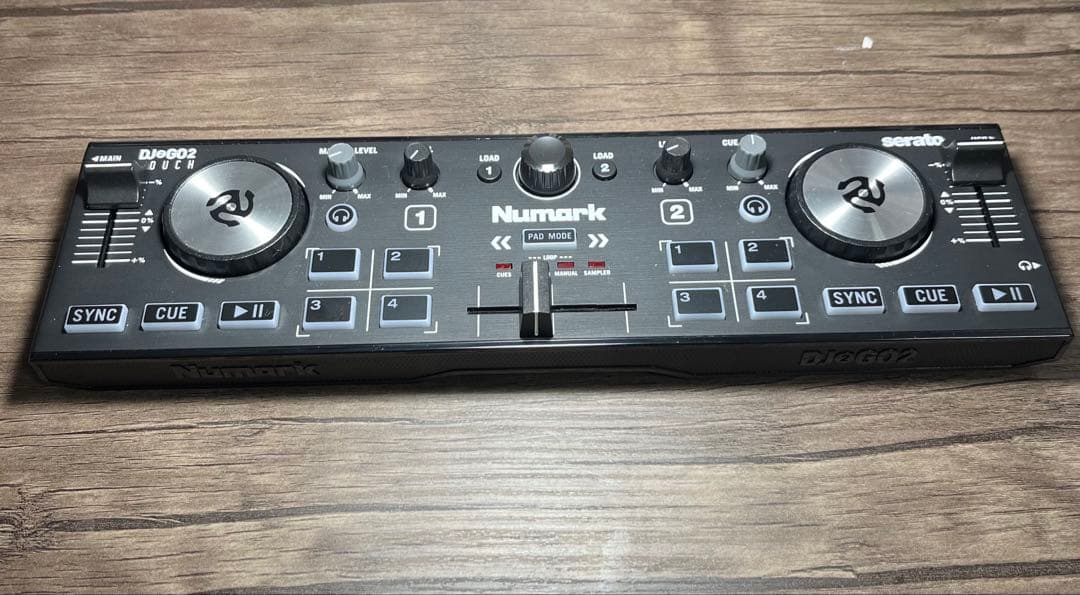 Numark DJ2GO2 DJコントローラー Amazon.com: Numark DJ2GO2 Touch Compact DJ Controller with 2 Decks