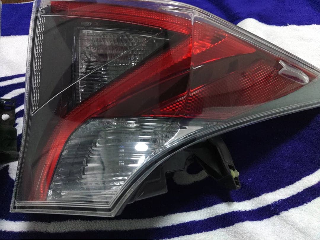 トヨタ プリウス 50 前期 テールランプ ICHIKOH 47-87 - メルカリ