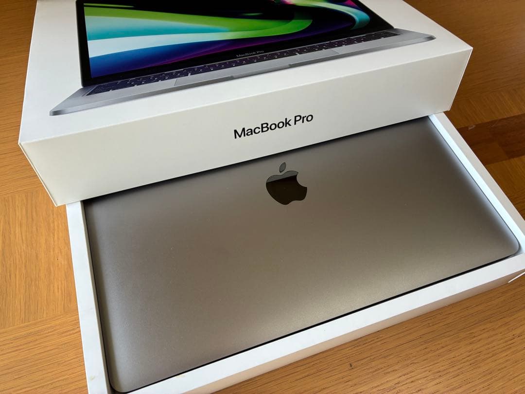 ジャンク】MacBook Pro シルバー 本体と充電器 - メルカリ