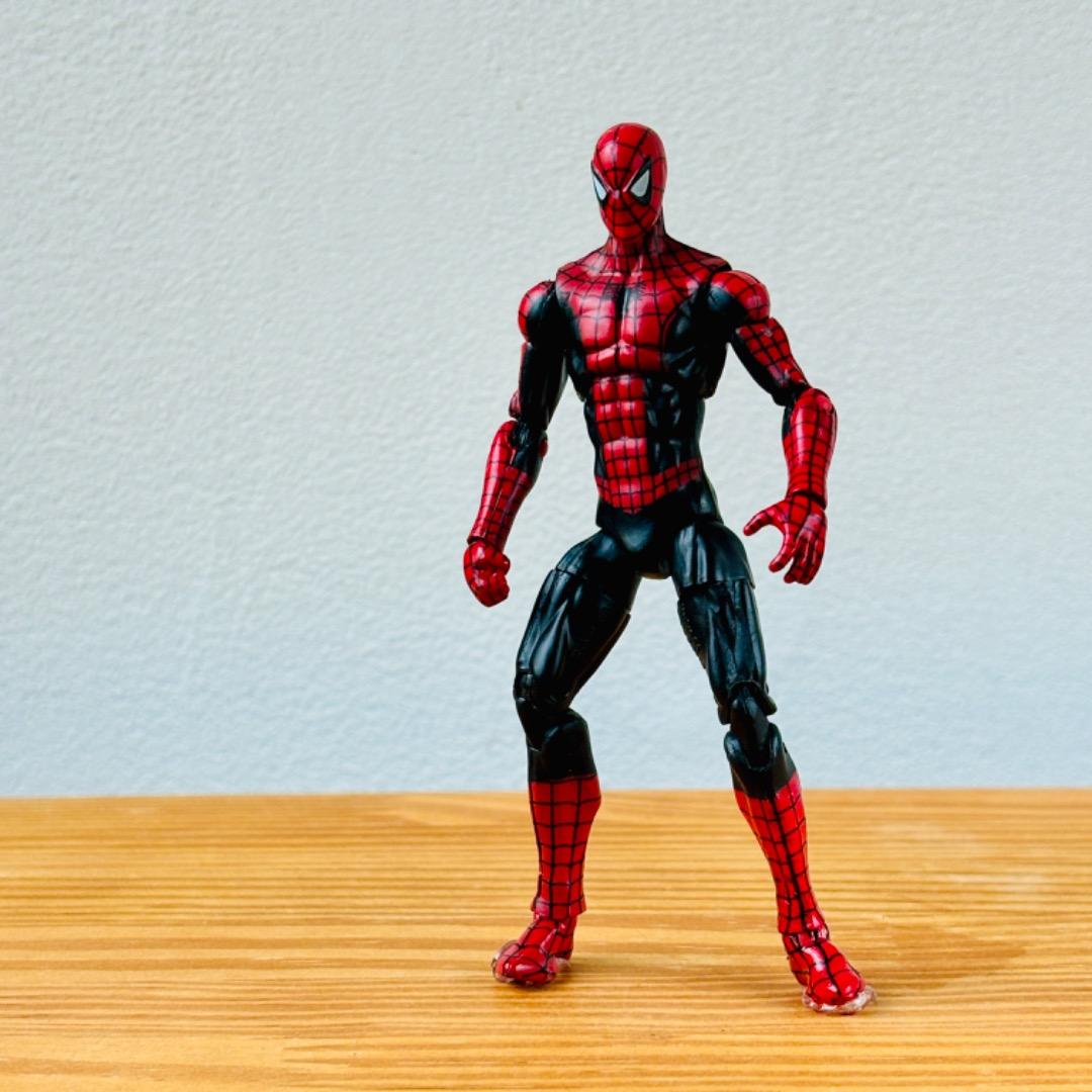 マーベルユニバース スパイダーマン 黒と赤 3.75 インチ フィギュア
