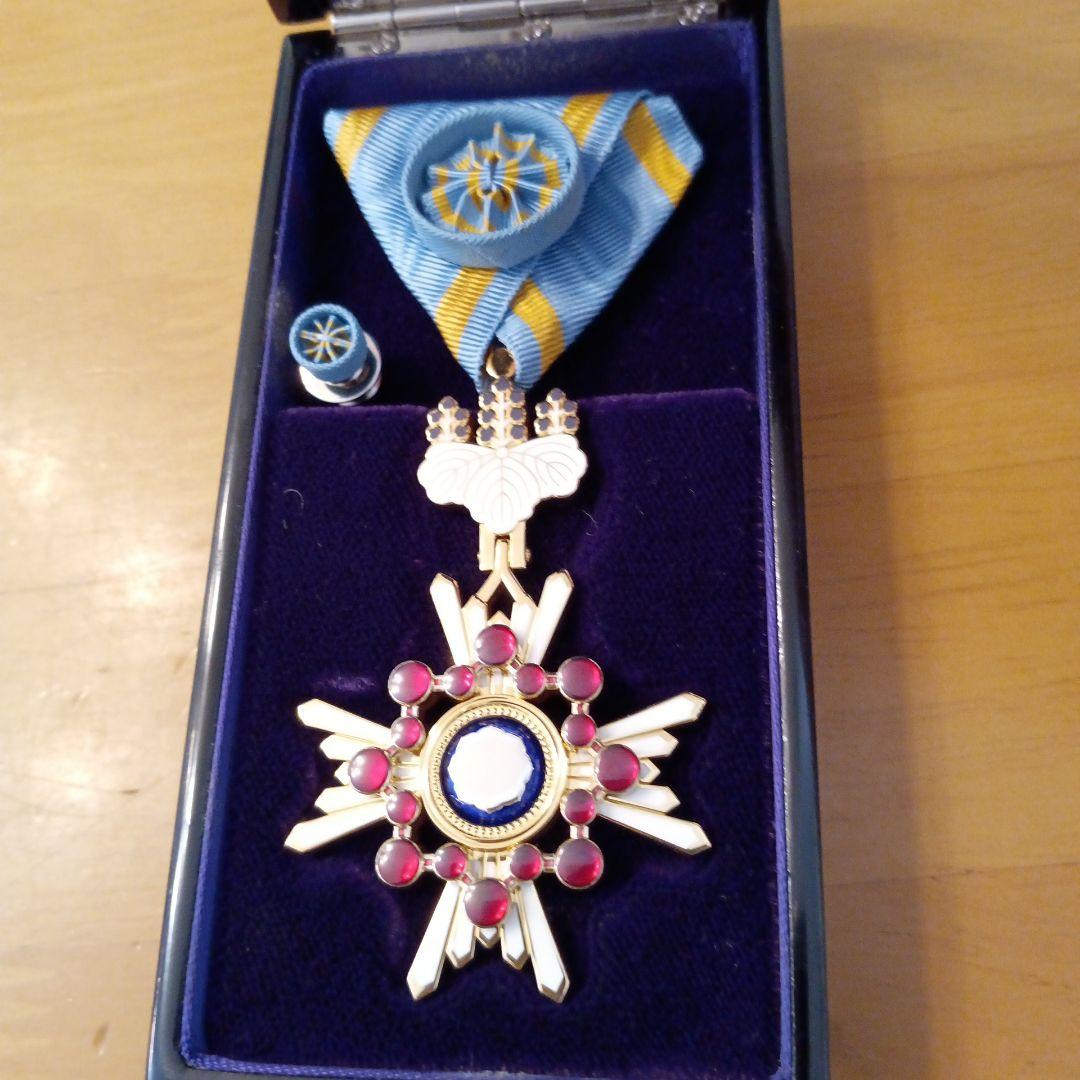 極美品】瑞宝小綬章 現行タイプ 新型 旧勲四等 略章 共箱入 完品 93