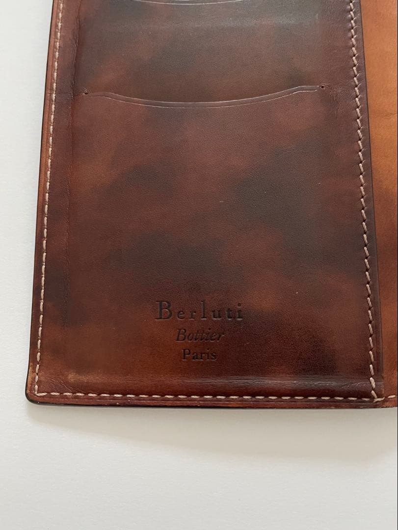 《値下げ中》Berluti ベルルッティ　レザー　カリグラフィ　手帳カバー