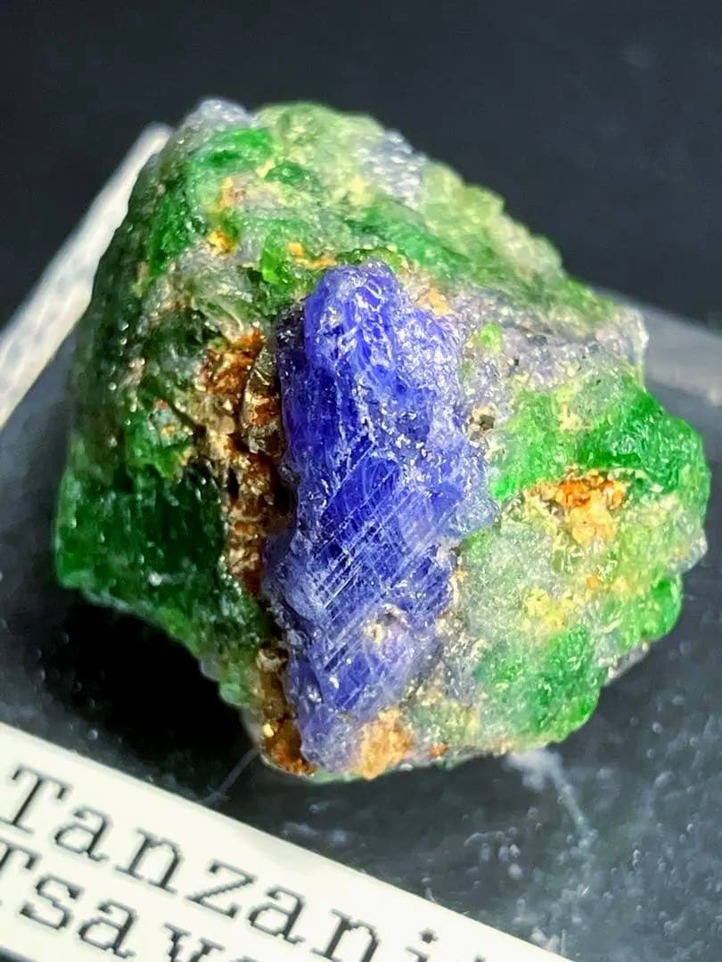 【希産！】タンザナイトon ツァボライトガーネット 共生 Tanzania 産 希産！】タンザナイトon ツァボライトガーネット 共生 Tanzania 産 希