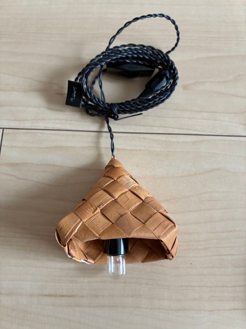 ちょこっとライトユーカリ 白樺シェードライト 革のランプシェード〉 仕事を終えて・・・ふぅ その時間 きっと色々な