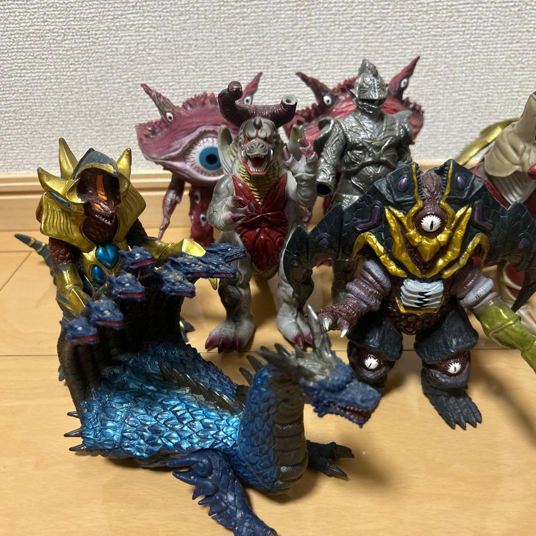 ウルトラマンガイア怪獣ソフビ 18体セット - メルカリ