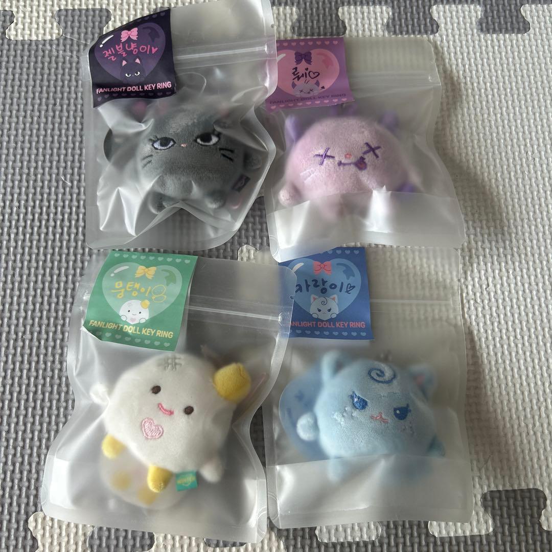 新品未使用★aespa ファンライト ペンライト ドールキーリング 4個セット aespa 公式グッズ FANLIGHT DOLL KEY RING ドールキーリング / 2024