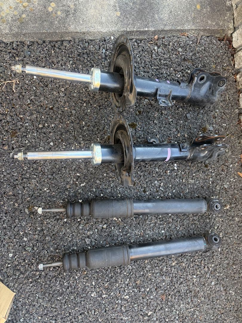 デリカd5 後期 純正ショックアブソーバー4点セット - メルカリ