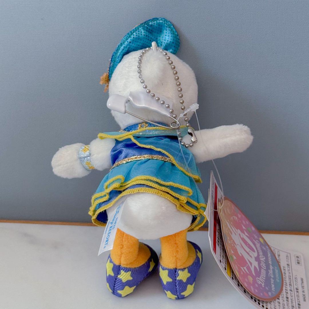 ディズニーランド40th デイジーダック ぬいぐるみバッジ - メルカリ