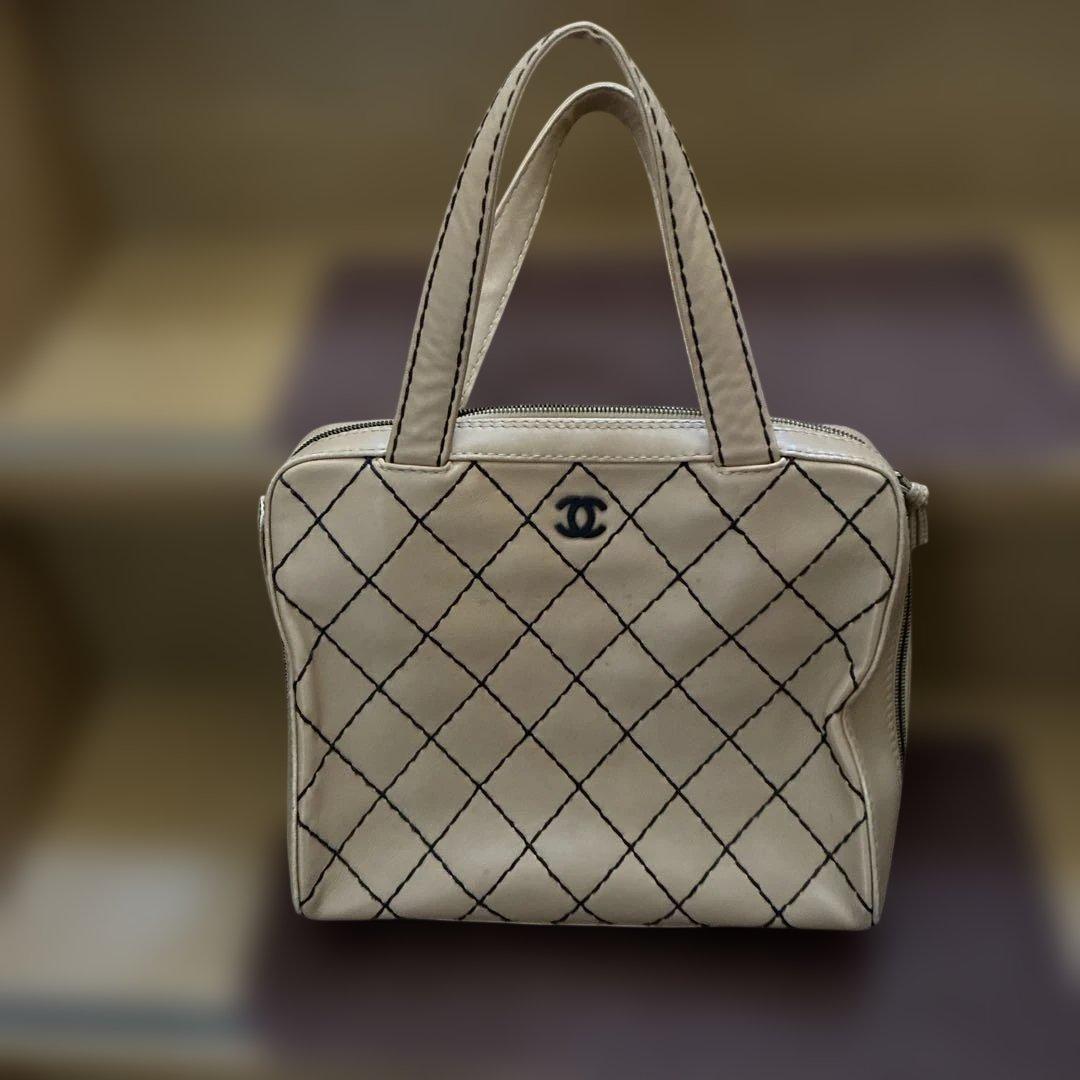 Chanel ベージュ キルティング ハンドバッグ - メルカリ