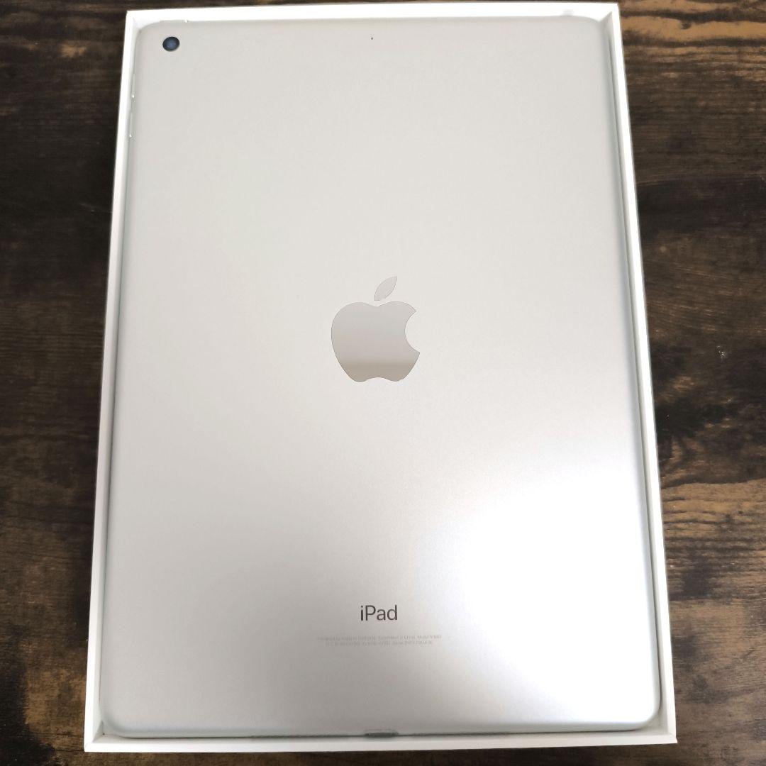 iPad (第6世代) 32GB Wi-Fi ネイビーケース付き