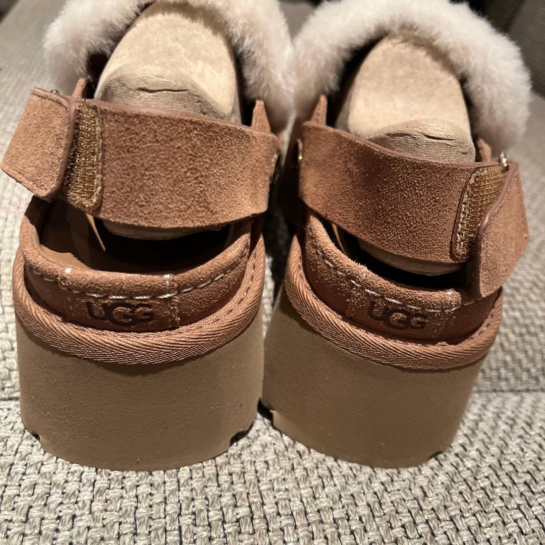 UGG スエードファーサボサンダル ブラウン - メルカリ