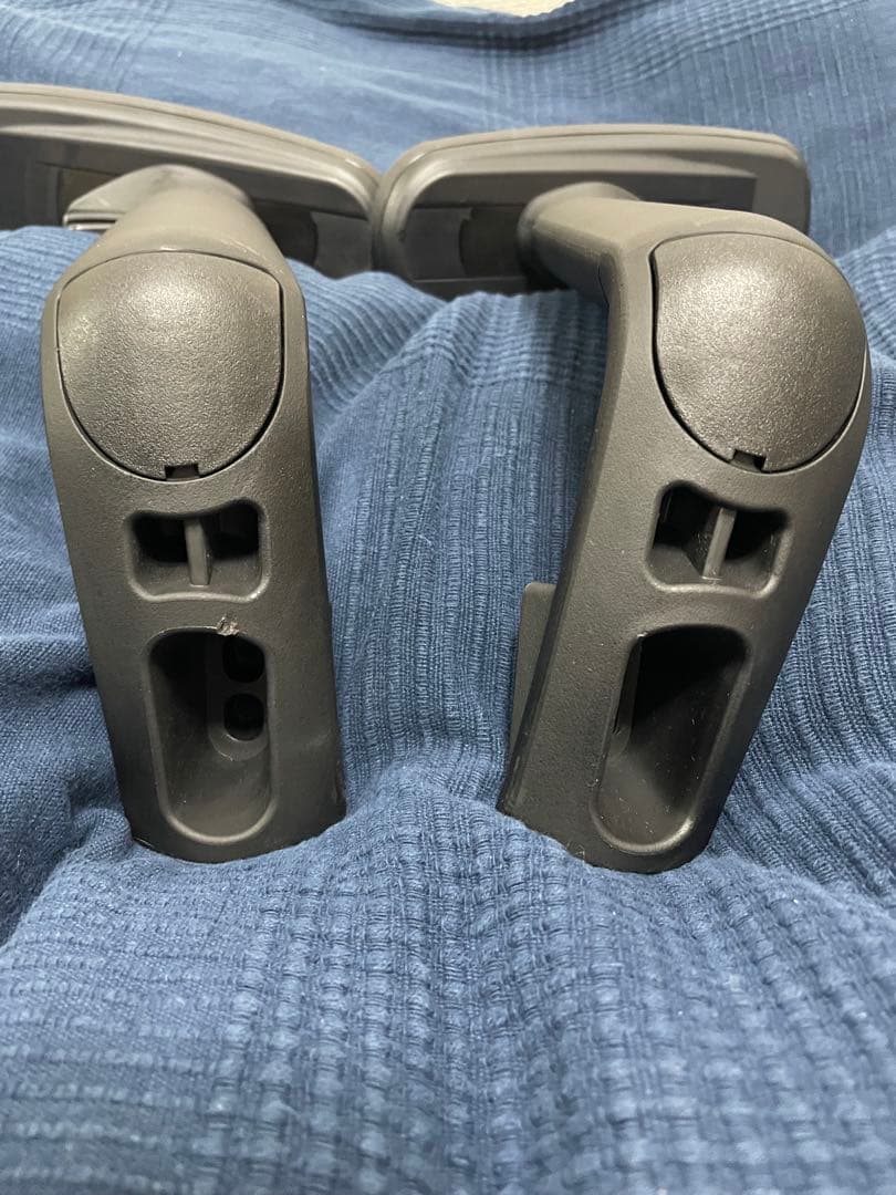 yus127さま専用 オカムラ シルフィ アジャストアーム ネジ付き - メルカリ