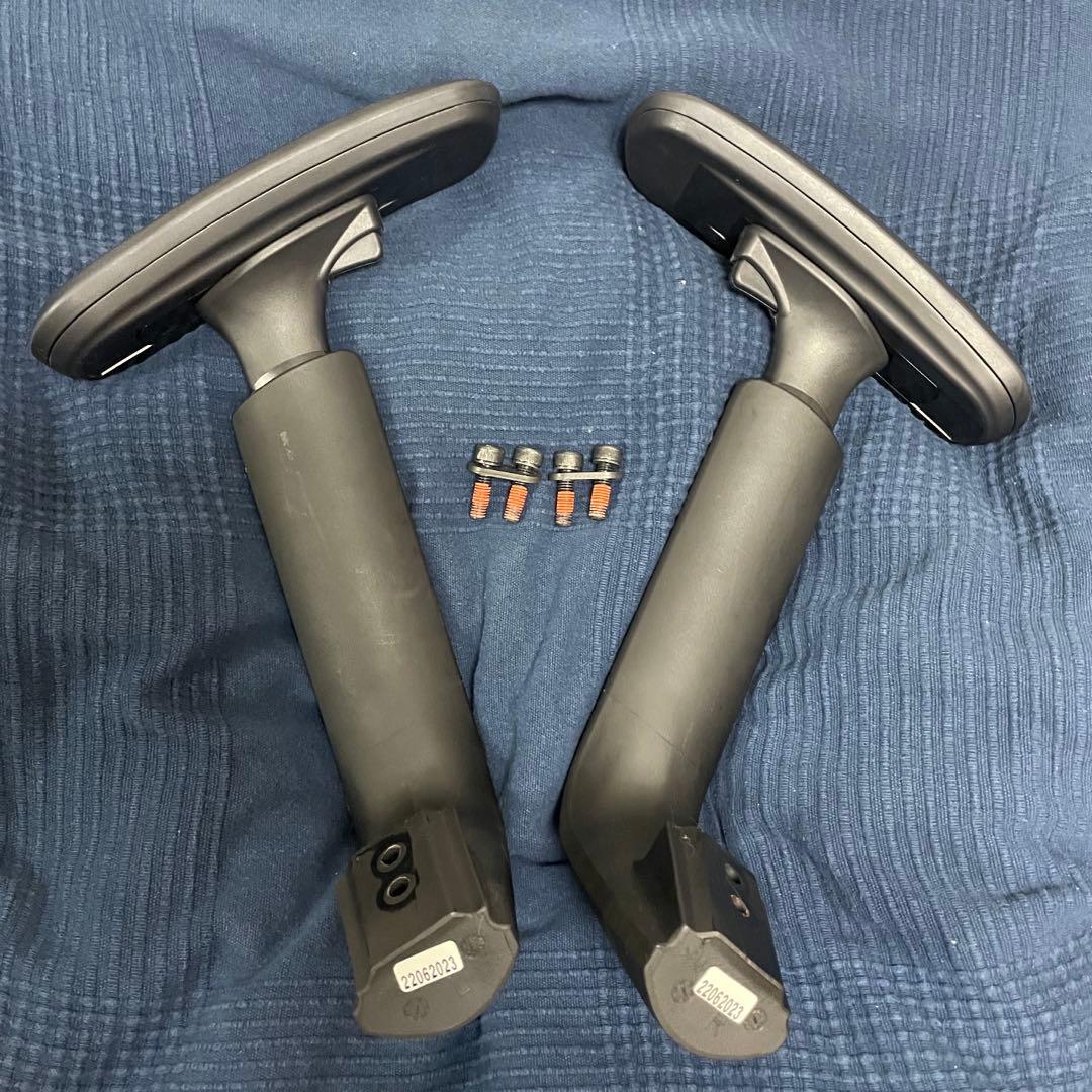 yus127さま専用 オカムラ シルフィ アジャストアーム ネジ付き - メルカリ