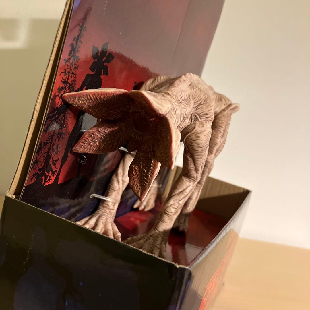 ストレンジャー・シングス未知の世界 デモドッグ フィギュア - メルカリ