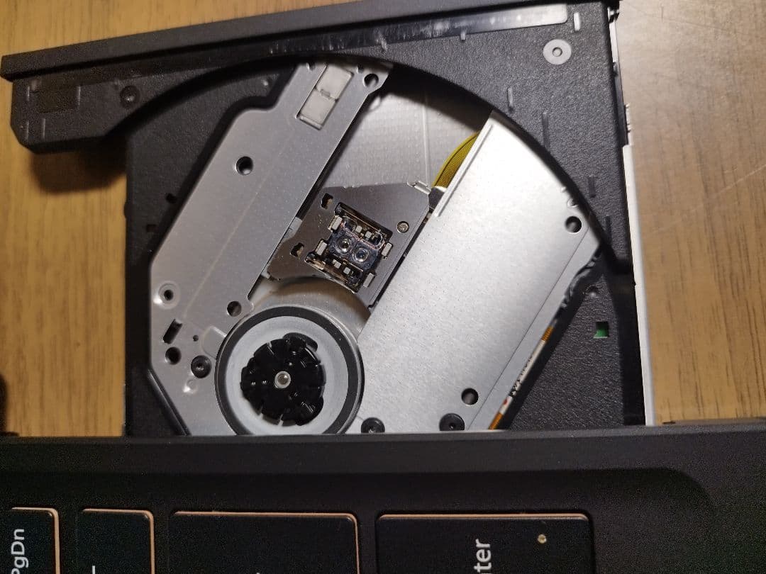 Fujitsu 15.6インチ Windows 11 AH77/S i7 - メルカリ