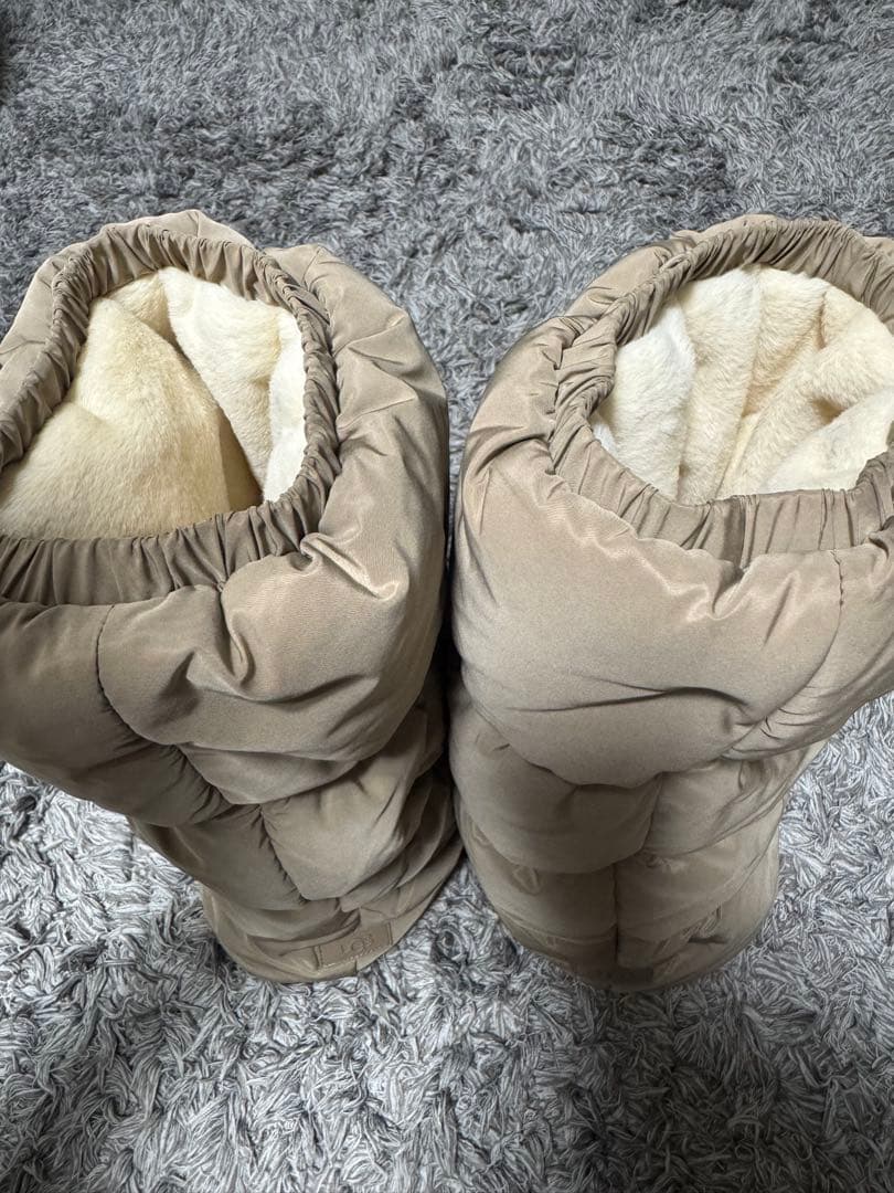 UGG レッグウォーマー ベージュ - メルカリ