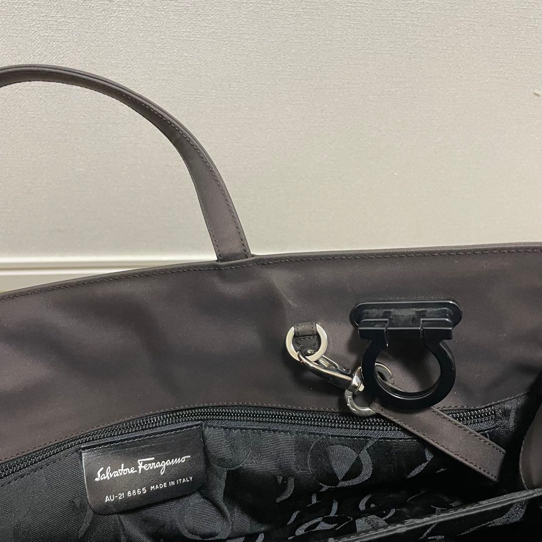 《美品》Ferragamo（フェラガモ）ナイロン×レザー ハンドバッグ ブラウン