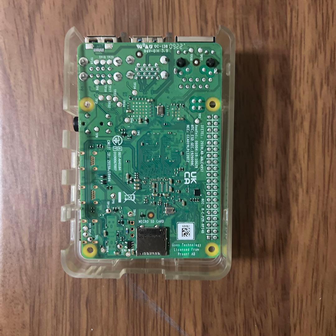 名刺サイズのコンピューター ラズパイ4