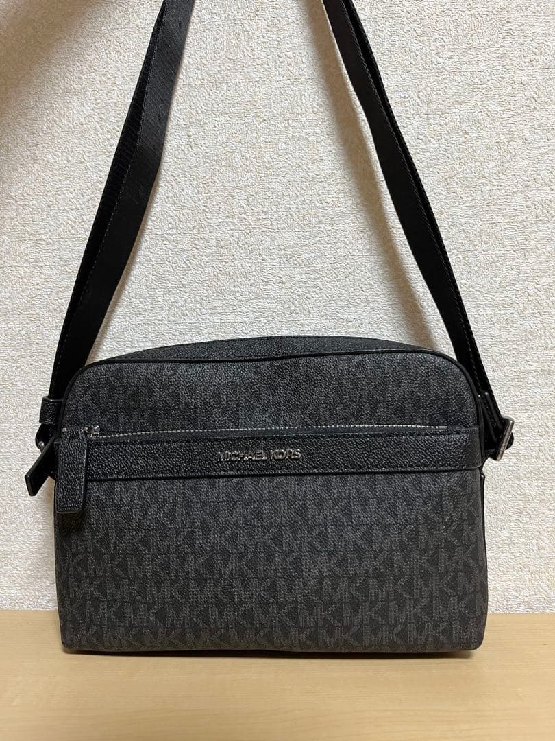 MICHAEL KORS ブラックショルダーバッグ 中古・古着通販】MICHAEL KORS (マイケル・コース) ショルダーバッグ