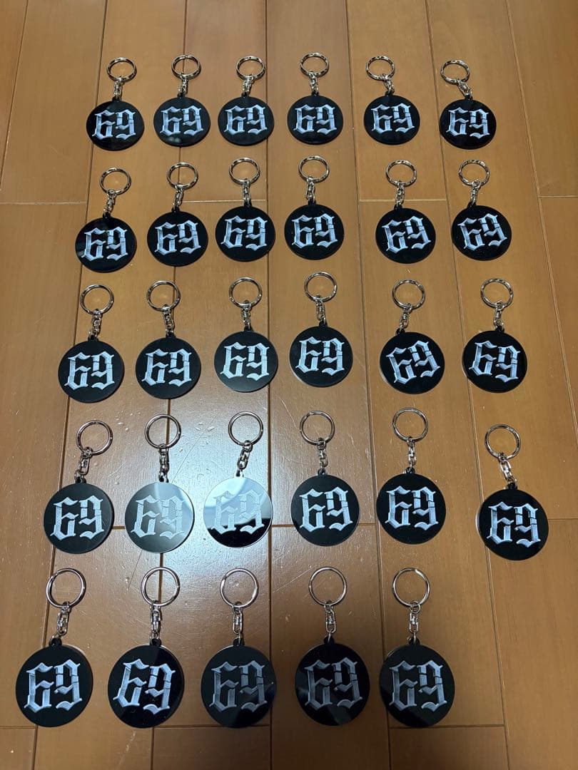 AK-69 キーホルダーまとめ売り 173個 - メルカリ