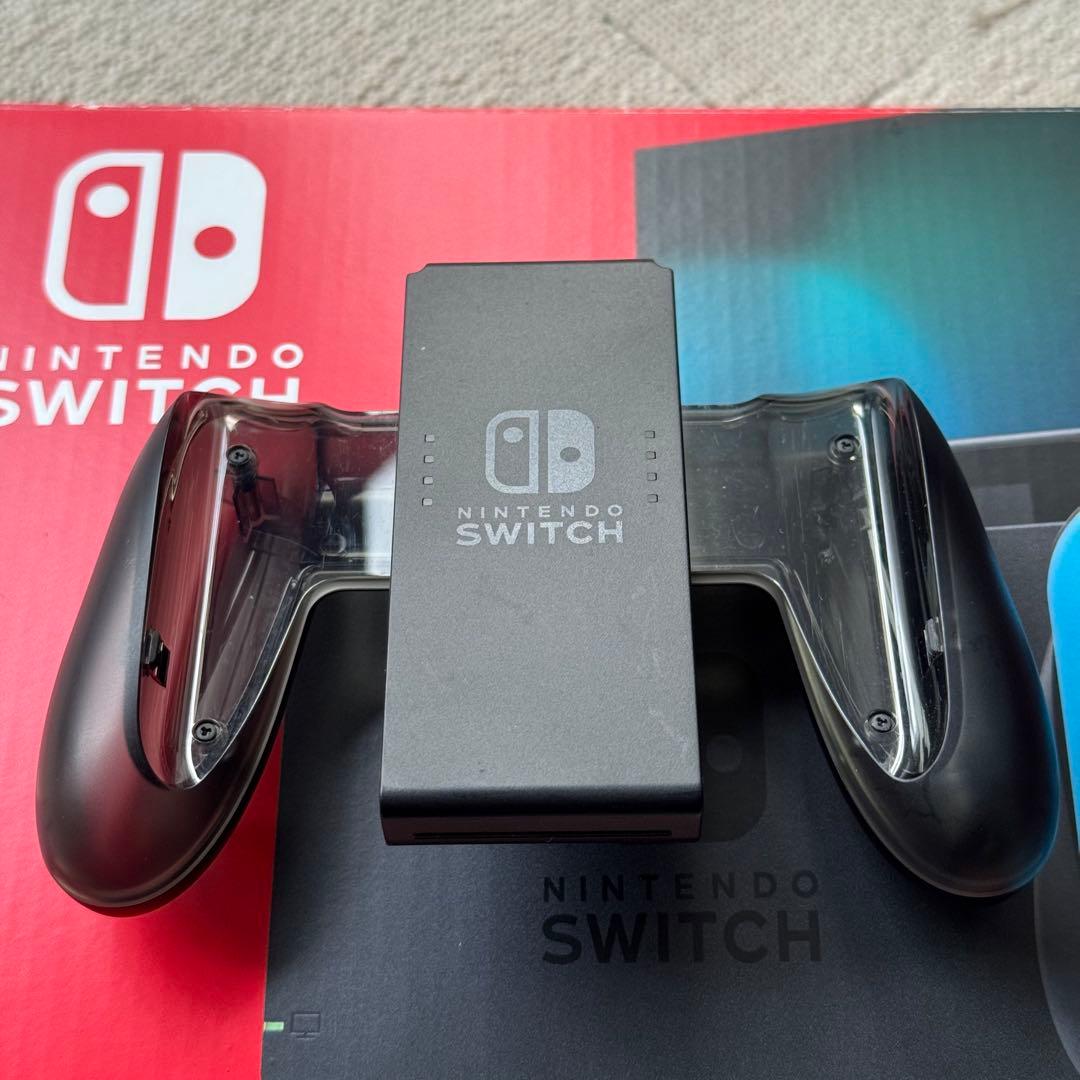 《美品》Nintendo switch 本体　オマケjoy-con充電グリップ