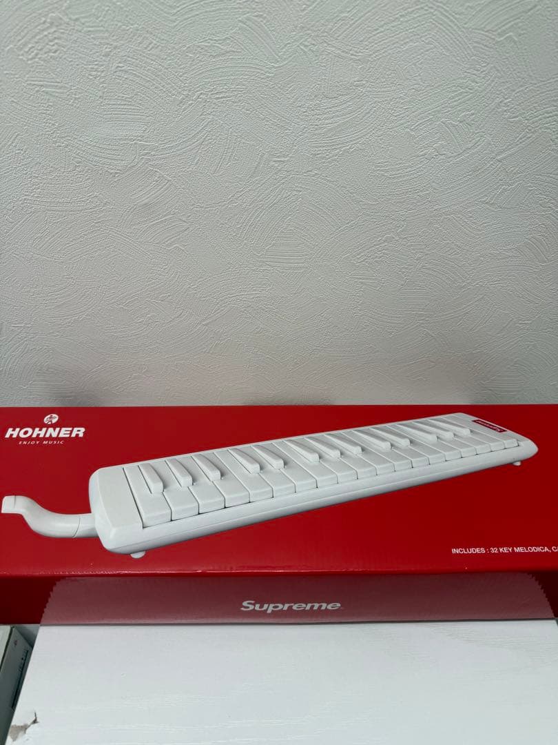 Supreme × Hohner メロディカ 鍵盤ハーモニカ 32鍵 赤箱 美品 Supreme × Hohner メロディカ 鍵盤ハーモニカ 32鍵 赤箱 美品 - メルカリ