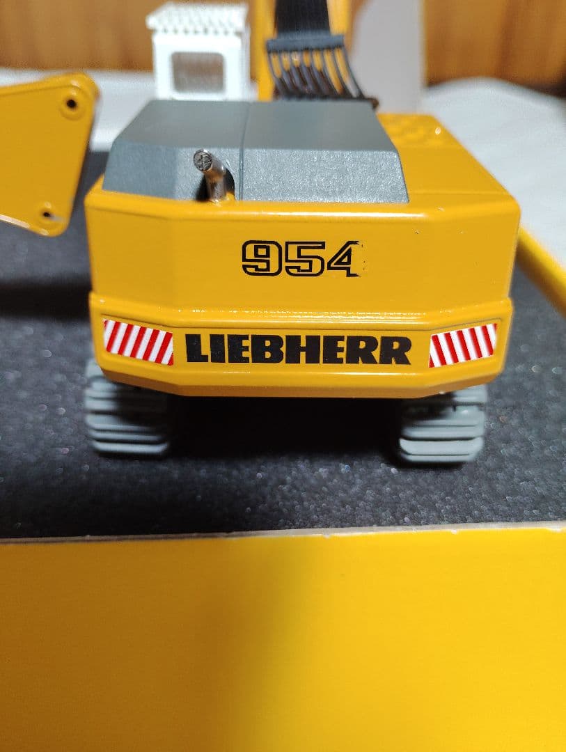 LIEBHERR R954BV解体機 絶版の通販はau PAY マーケット - 輸入雑貨の