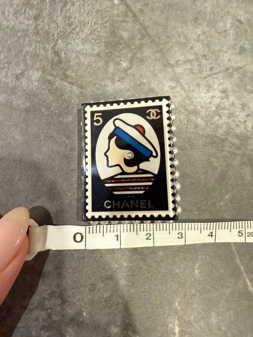 CHANELシャネル PAUSA切手モチーフ ブローチ ココマークの通販はau PAY