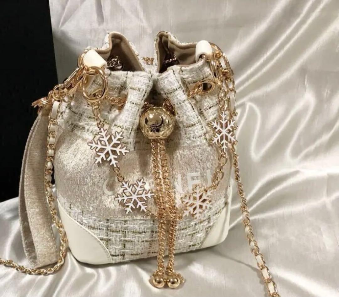 激レア❤CHANEL❤ホワイトラメ巾着ショルダーバッグゴールドチェーン