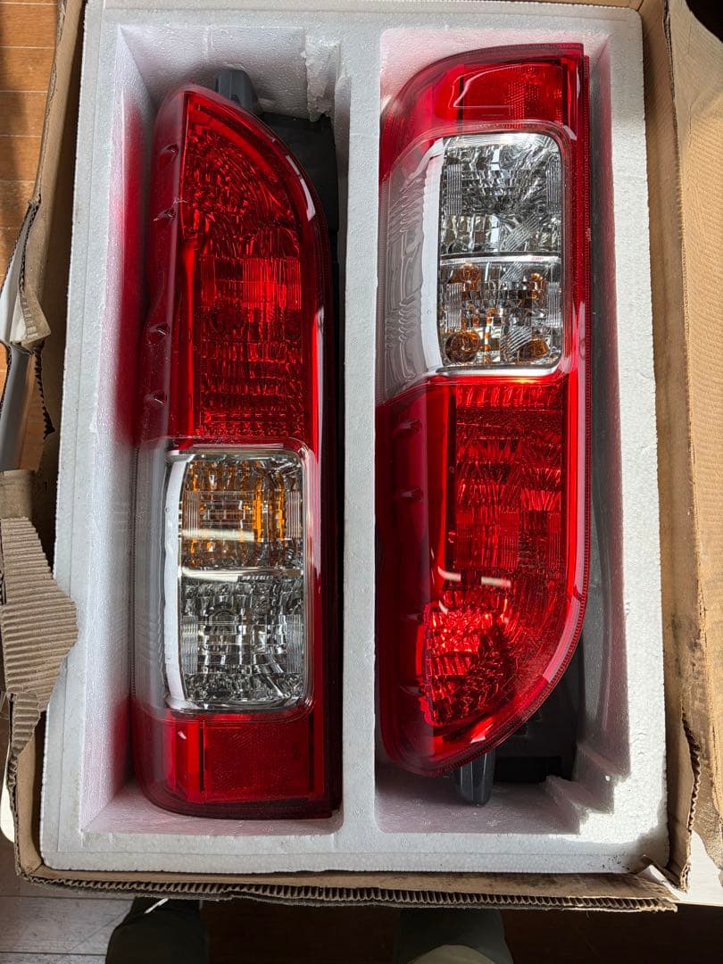 ハイエース 200系 純正テールランプ左右セット ハイエース 200系 テールランプ 純正タイプ 左右セット レジアスエース