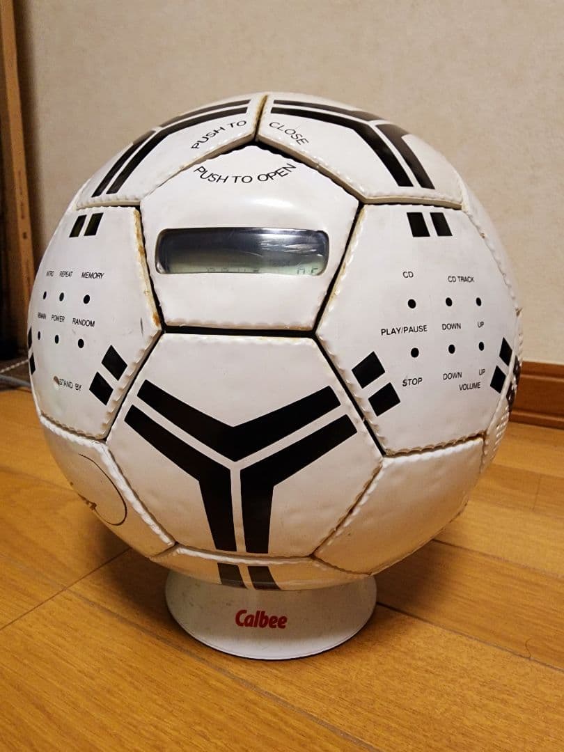 カルビー サッカーボール型CDプレイヤー CDデッキ カルビー サッカーボール型CDプレイヤー CDデッキ - メルカリ