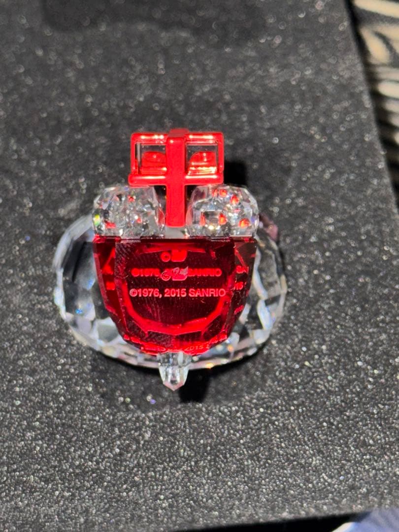 贈り物にいかがですか】スワロフスキーハローキティサンタ - メルカリ