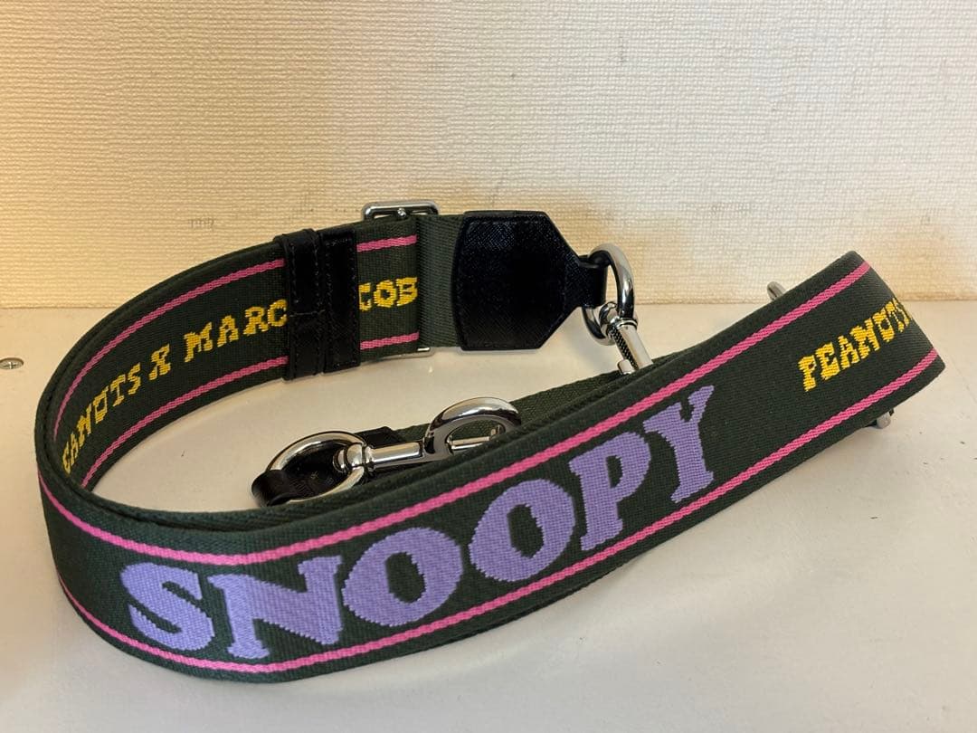 マークジェイコブス/コラボ/スヌーピー/別注/ショルダーストラップ/限定/美品 大人カジュアルなアイテムが勢ぞろい！見逃せないコラボ【PEANUTS