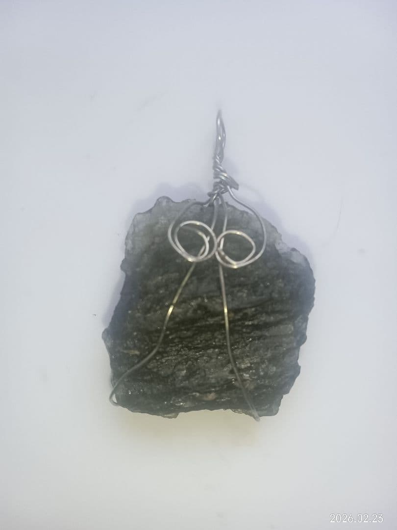 モルダバイト ペンダントトップ 10g 原石 ワイヤーラッピング - メルカリ