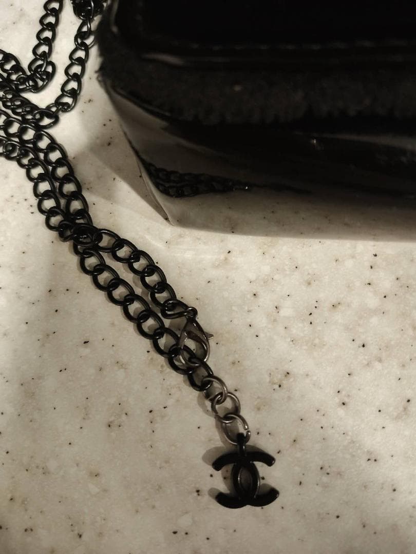 CHANEL シャネル ノベルティ ボア エナメル チェーンショルダーポーチ