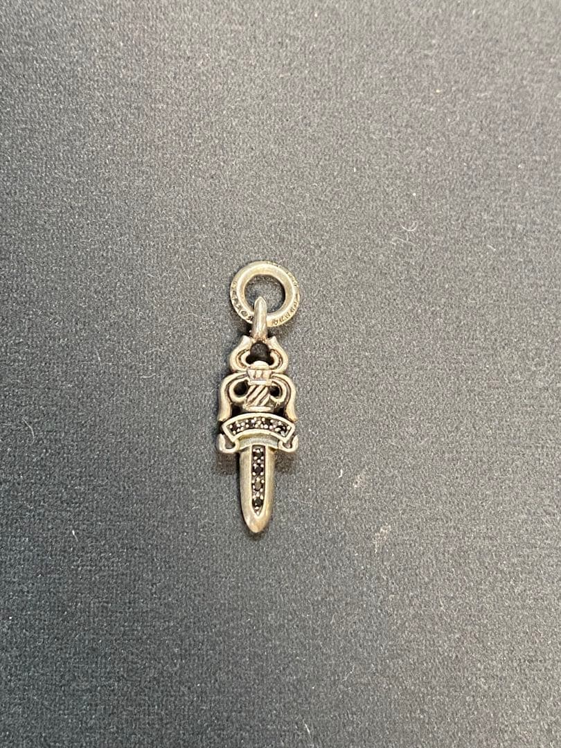 クロムハーツ　シルバーダガーチャーム　両面ブラックダイヤカスタム　ギャランティ クロムハーツダイヤカスタム ダガーチャーム ブラックダイヤ