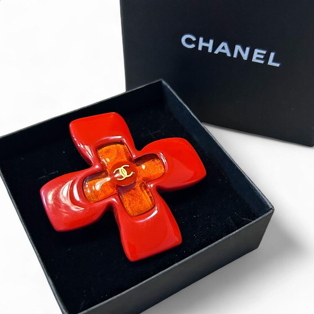 【超希少】CHANEL クロスモチーフ ブローチ ココマーク 95A 赤 どの季節でも万能に使える☆CHANEL ブローチ | 大黒屋・ショップ